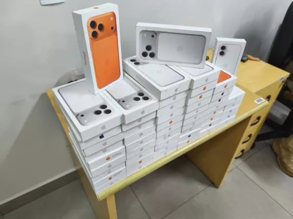 PRF apreende 54 iPhones escondidos em carro e prende dois homens na BR-153 em Ourinhos