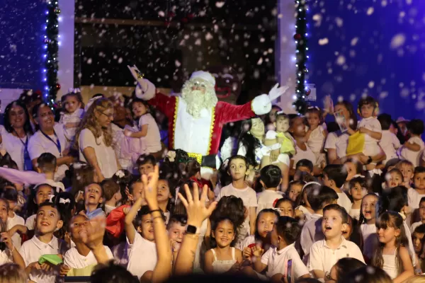 Colégio Bagozzi abre Cantata “Luminus Bagozzi” com espetáculo mágico em Ourinhos