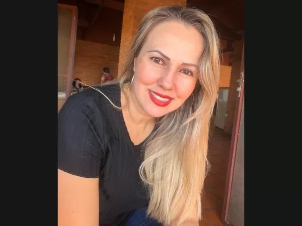 Mulher é assassinada ao chegar em casa com a filha em Assis; ex-genro é o principal suspeito e foi preso