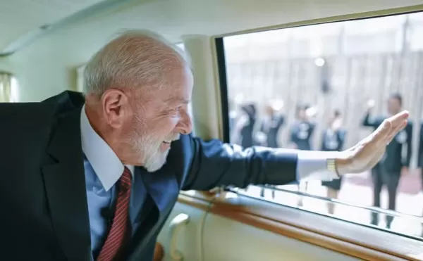 Brasil contesta taxa sobre o aço e pode retaliar EUA, Diz Lula