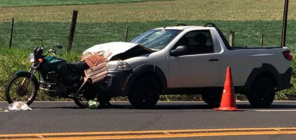 Acidente entre moto e Fiat Strada deixa uma vítima fatal na BR-369 em Cambará 