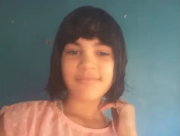 Polícia indicia pai e madrasta por feminicídio de adolescente de 16 anos mantida em cárcere e torturada até a morte