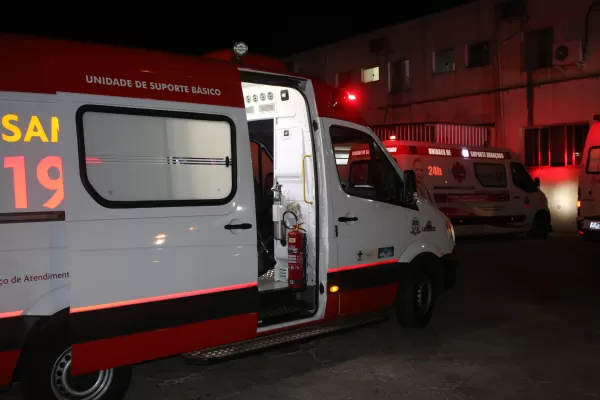 Motociclista fica ferido após colisão com Kombi em Ourinhos