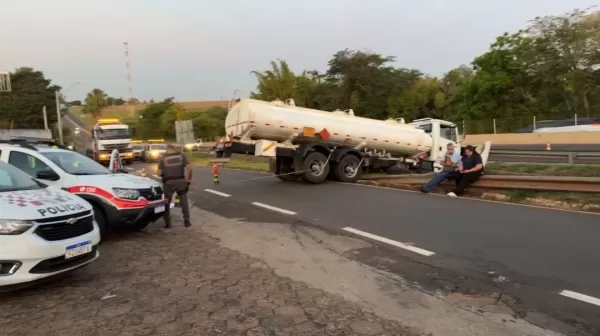 Homem morre atropelado por caminhão-tanque durante entrega de combustível em Espírito Santo do Turvo