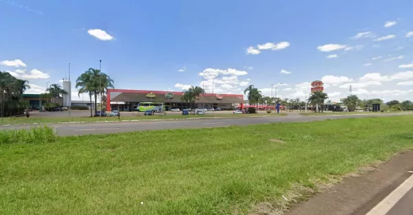 Motorista é encontrado morto dentro de caminhão estacionado em posto em Ourinhos