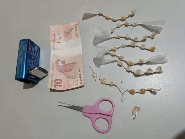 Adolescente de 17 anos é apreendido por tráfico de drogas em área conhecida pelo comércio de entorpecentes em Chavantes