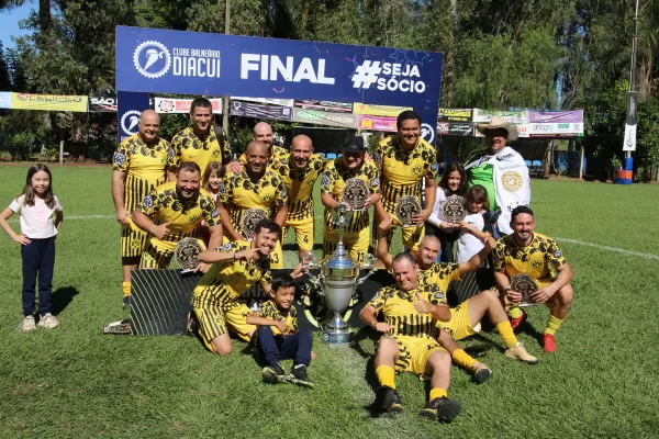 Borussia Dortmund conquista título do 12º Campeonato de Futebol Suíço Veterano em homenagem a Marcelo Laperuta