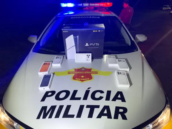 Polícia Rodoviária apreende eletrônicos contrabandeados avaliados em R$ 70 mil na SP-225, em Santa Cruz do Rio Pardo