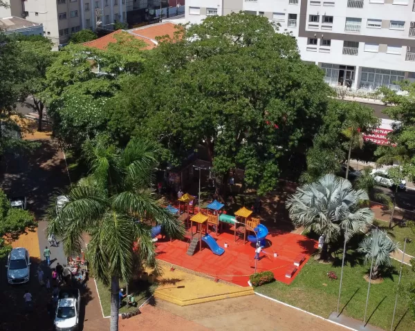 Ourinhos avança na revitalização de praças e prepara Praça Mello Peixoto para a chegada do Papai Noel