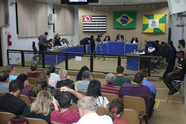 Câmara de Ourinhos pode votar hoje (1º) mudanças na carreira e salário do Magistério