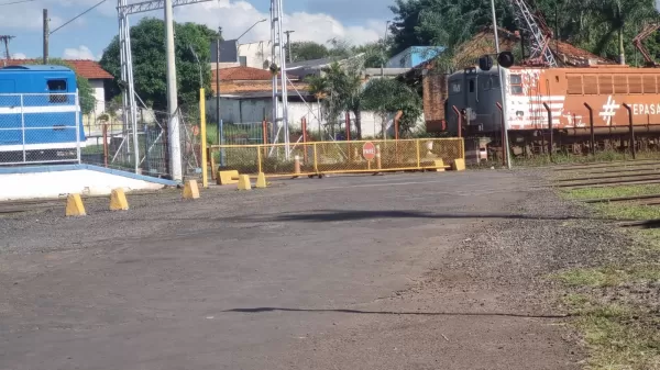 Acesso entre Avenida Jacinto Ferreira de Sá e Rua Rio de Janeiro é fechado em Ourinhos