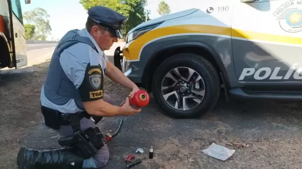 Boliviano é preso em Marília com pasta base de cocaína escondida em extintor de incêndio