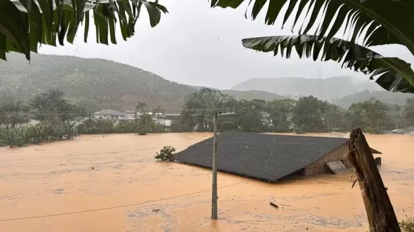 Chuva intensa alaga e provoca estragos em mais de 30 cidades do Sul do país
