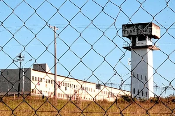 Quase 150 detentos não retornam aos presídios após saidinha “junina” em Bauru