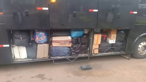 TOR apreende ônibus com 90 volumes de mercadorias do Paraguai sem documentação fiscal em Assis