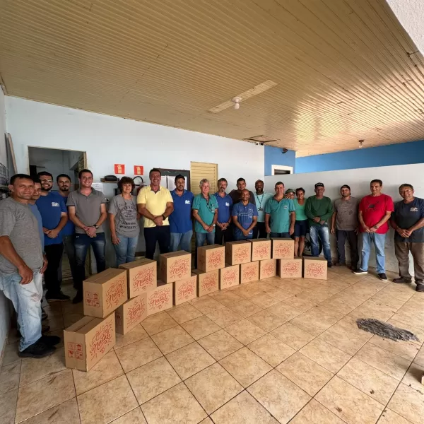 Prefeito de Salto Grande entrega cestas de Natal aos funcionários municipais como forma de reconhecimento