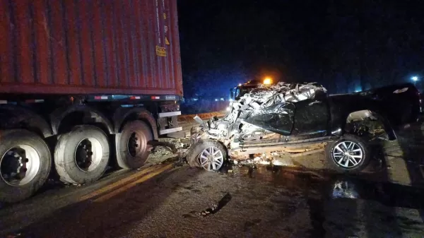 Acidente com vítima fatal interdita BR-153 em Jacarezinho (PR)