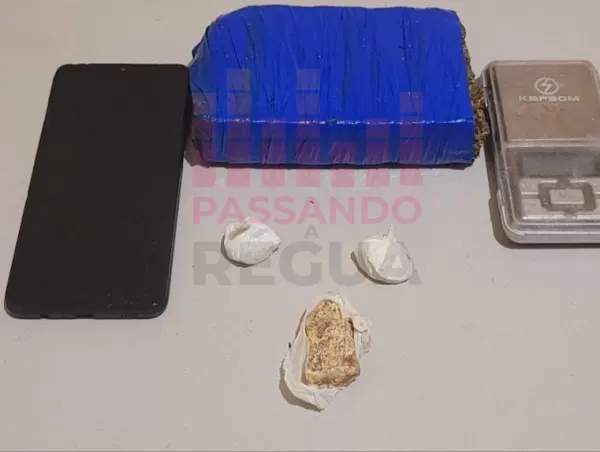 PM prende homem por tráfico de drogas após encontrar tijolo de maconha escondido embaixo de colchão no Parque Minas Gerais, em Ourinhos