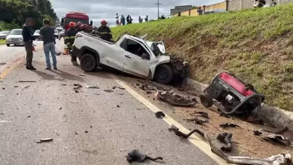 Motorista de carro morre após acidente com ônibus na SP-249 entre Itapeva e Itaberá