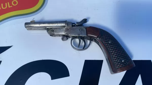 Homem é preso por porte ilegal de arma de fogo durante operação em rodovia de Santa Cruz do Rio Pardo