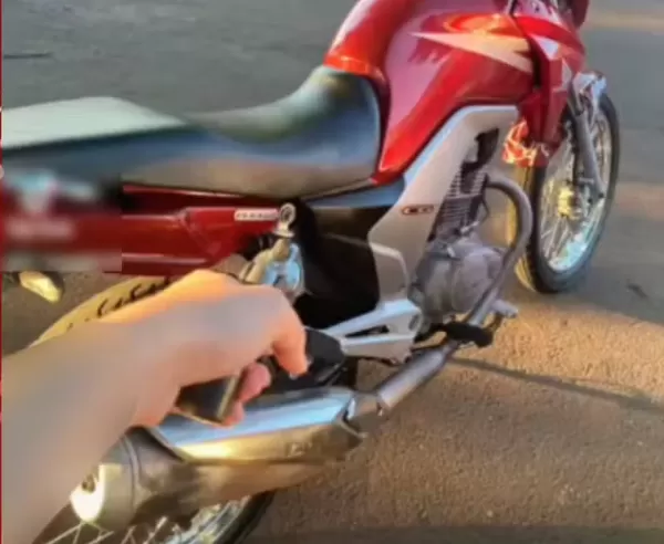 Jovem publica foto exibindo arma em rede social, familiar denuncia e namorado dela é preso, em Bandeirantes 