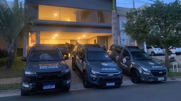 Operação prende chefe da Polícia Civil, ex-agente e advogado suspeitos de ligação com o PCC e plano contra promotor do Gaeco