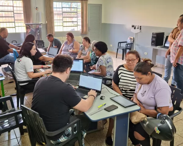 Ourinhos celebra conquista da casa própria com entrega de contratos de quitação a famílias do Novo Casa Paulista
