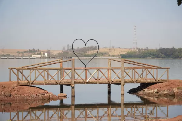 Prefeito Mário Rosa inaugura a “Ponte do Amor” e reforça o turismo em Salto Grande 