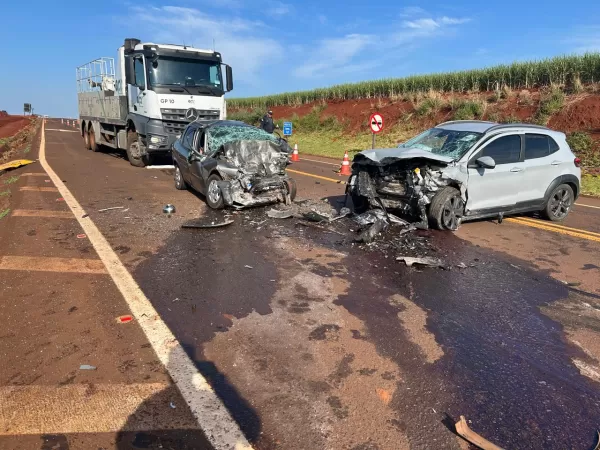 Colisão frontal na BR-369 deixa um morto e um ferido grave em Cambará