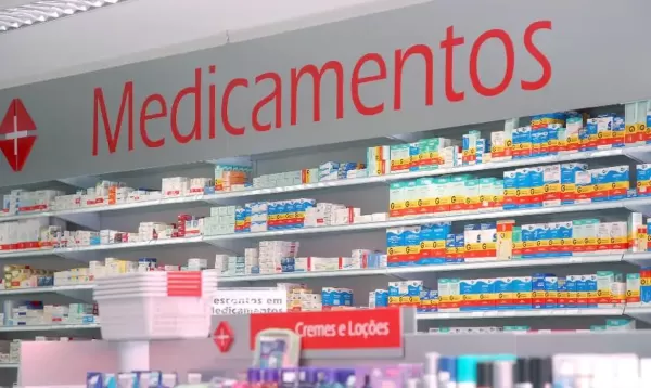 Justiça Federal suspende resolução que autorizava farmacêuticos a prescrever medicamentos