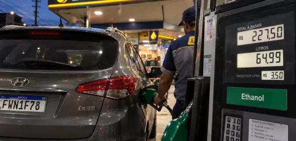 Motorista registra ocorrência após bomba marcar quase 65 litros em abastecimento de veículo com tanque de 58 litros em Ourinhos