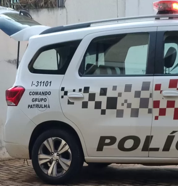 Mulher é presa após dar facada nas costas da ex em Ourinhos; briga teria sido motivada por ciúmes