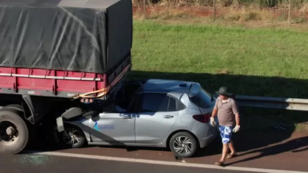Motorista fica gravemente ferido após colisão na Raposo Tavares, em Palmital