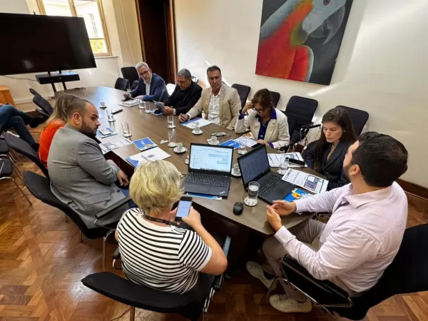 Prefeito de Salto Grande, Mário Rosa, fortalece agenda na Educação e busca investimentos junto ao Estado