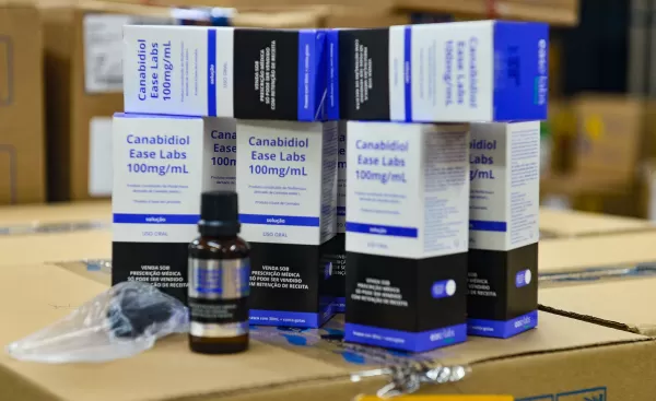 Governo de SP anuncia que produtos à base de canabidiol estão chegando ao SUS