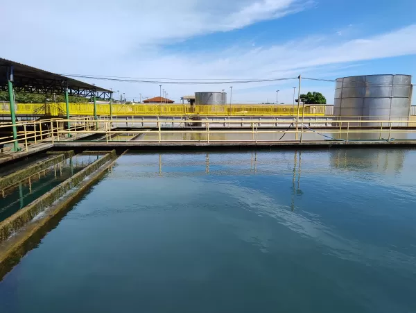 Calor intenso e festas de final de ano elevam consumo de água em Ourinhos, e ETAs operam no limite, alerta concessionária