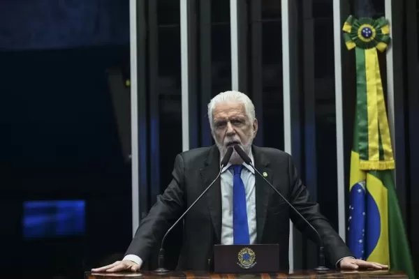 Líder do governo Lula no Senado é alvo de operação da Polícia Federal por suspeita de corrupção e lavagem de dinheiro