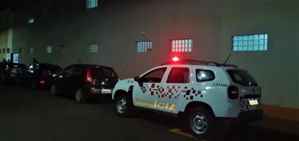 Irmã pede justiça e captura de agressor após tentativa de feminicídio em Ourinhos