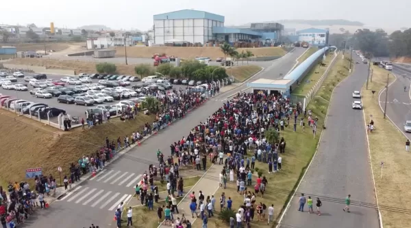 Frangos Pioneiro anuncia férias coletivas após incêndio em abatedouro em Joaquim Távora