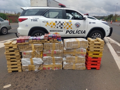 TOR prende quatro, transportando mais de 340 kg maconha em Santa Cruz do Rio Pardo 