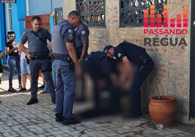 Mulher em surto danifica veículos e é detida no centro de Ourinhos; VÍDEO