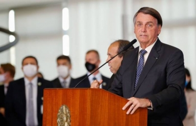 Bolsonaro veta parte do perdão a dívidas tributárias de igrejas