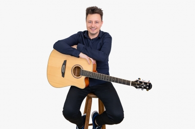 Música de cantor santacruzense Alessandro Silva, faz sucesso e tem milhares de visualizações em poucas horas em rede social