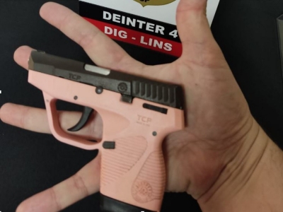 Menino de 8 anos foi baleado no rosto pelo primo de 11 anos; tiro teria sido acidental 