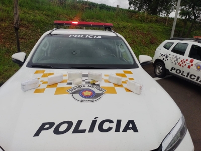 Bolivianas são presas transportado cocaína em ônibus fiscalizado em Santa Cruz do Rio Pardo