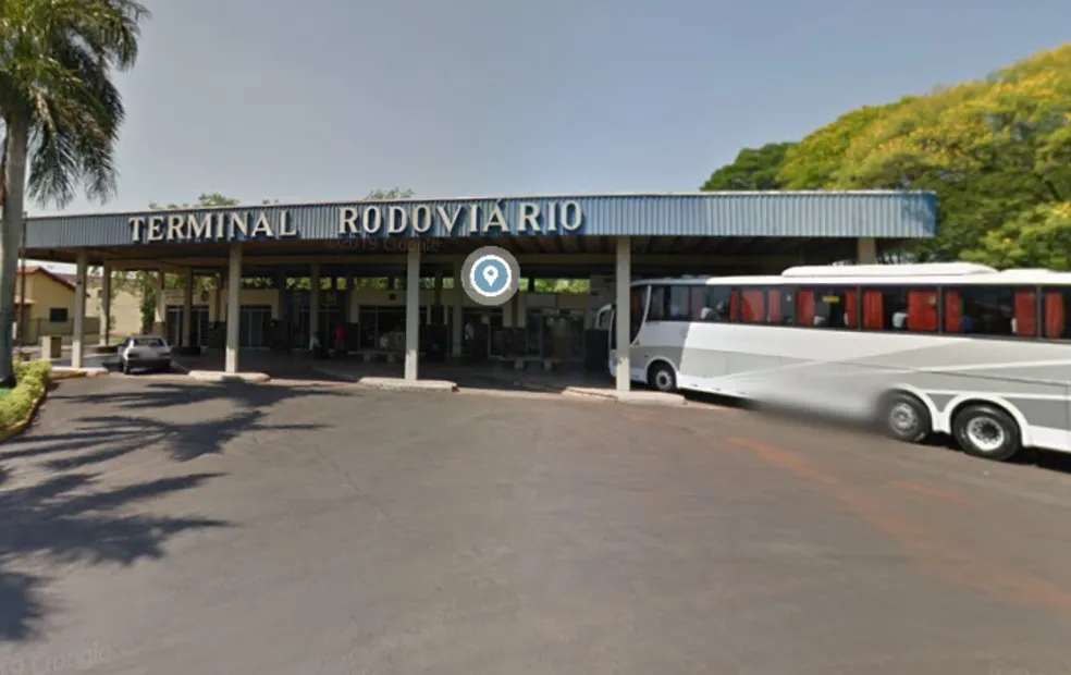 Homem é preso em flagrante suspeito de oferecer dinheiro para estuprar adolescente em banheiro de rodoviária
