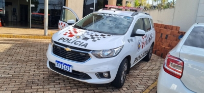 Bandidos armados invadem, assaltam chácara e deixam família refém em Bernardino de Campos