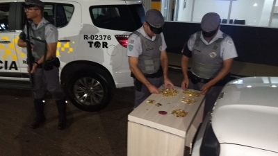 Homem é preso com joias e pedras preciosas estimadas em meio milhão na região 