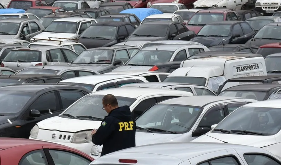 PRF faz leilão online de veículos novos e sucatas recolhidos no norte do Paraná 
