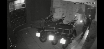Bandido invade adega e furta duas televisões em Ourinhos; homem teve ajuda de comparsa 